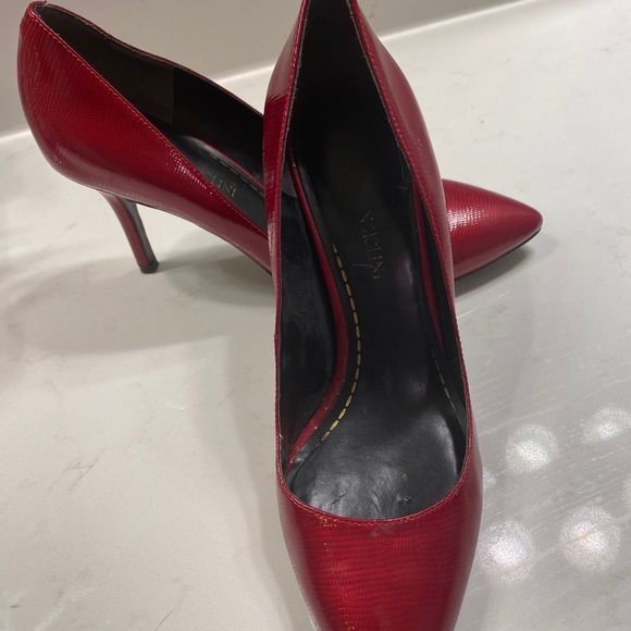 Red size 9 - Picture 2 of 3